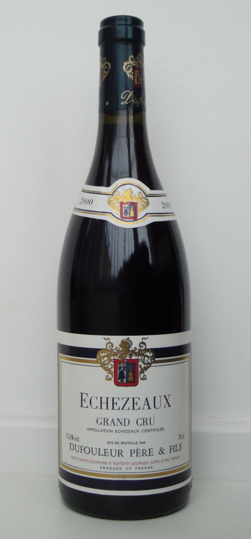 Une bouteille d’Échezeaux 2000, Dufouleur Père & Fils.